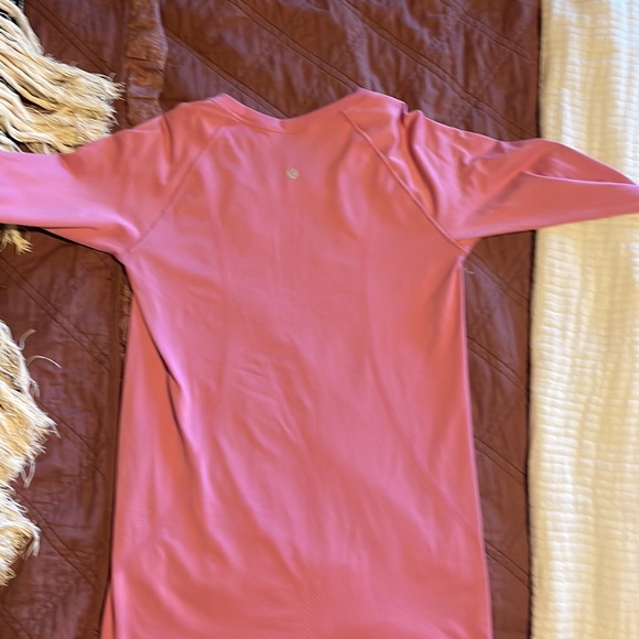 send offers! lululemon no longer sells this color i have worn it about 2 times! - Picture 4 of 5